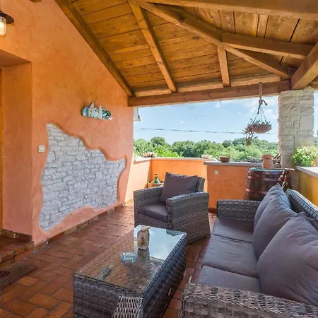 Mit Privatpool Fuer 6 Personen Ca 140 Qm In Svetvincenat, Istrien Binnenland Von Istrien * Pula