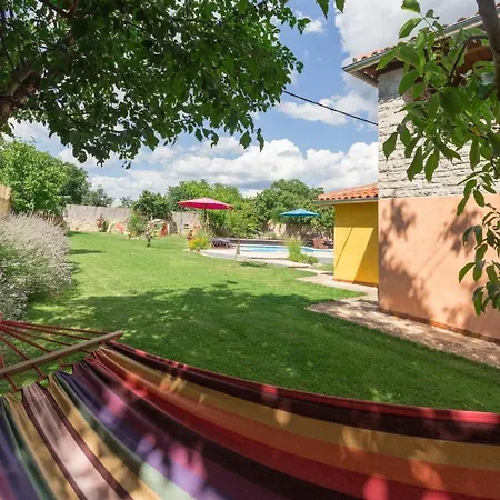 Mit Privatpool Fuer 6 Personen Ca 140 Qm In Svetvincenat, Istrien Binnenland Von Istrien * Pula